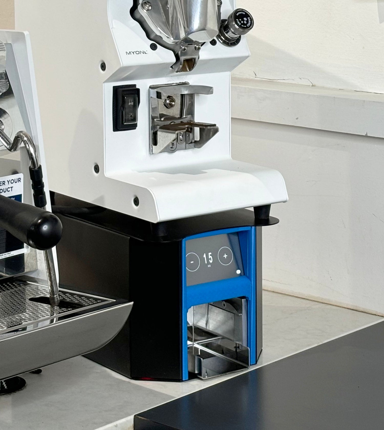 EazyV6 - Underginder Automatic Coffee Tamper - Coffee Tamper Co
