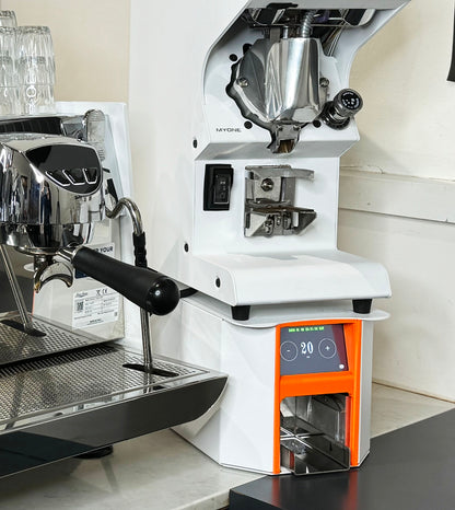 EazyV6 - Underginder Automatic Coffee Tamper - Coffee Tamper Co